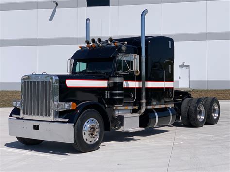  Prairie Tech offers several different types of day cab conversion kits for the Peterbilt. There are two fundamentally different types of sleepers associated with the Peterbilt brand. One is a non-integral sleeper which is the type of sleeper found on models like the 359, 377, 378, 379, 386, and 389. These sleepers are relatively easy to remove. 